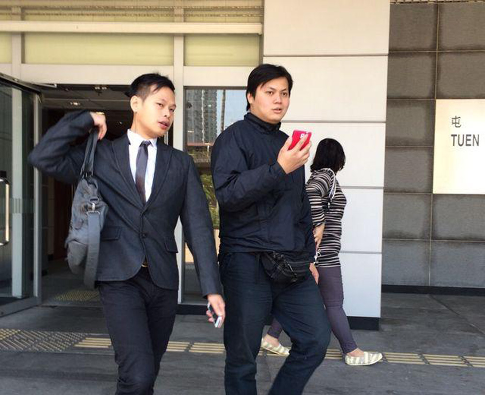 图:陈耀成(左),郑伟成(右)去年在元朗法院受预审\资料图片