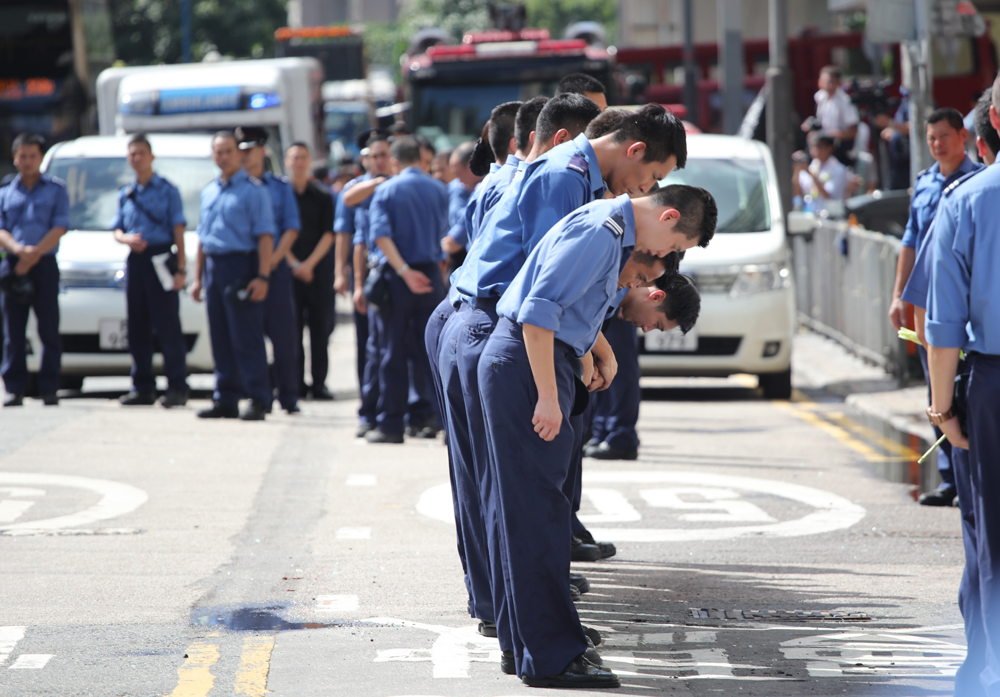 同袍市民路祭 淚別消防典範張耀升