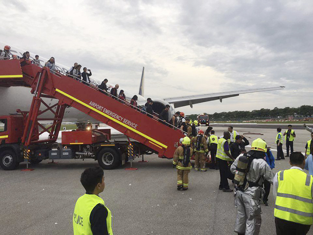 新航客機起火 241人逃出生天