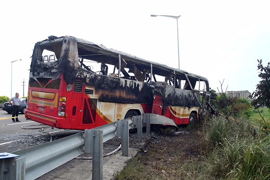 車頭起火八逃生口未開 台火燒車慘劇疑點重重