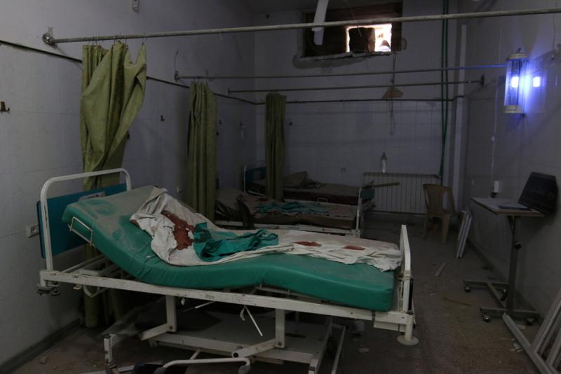 图:阿勒颇一间医院的病床上血迹斑斑/路透社