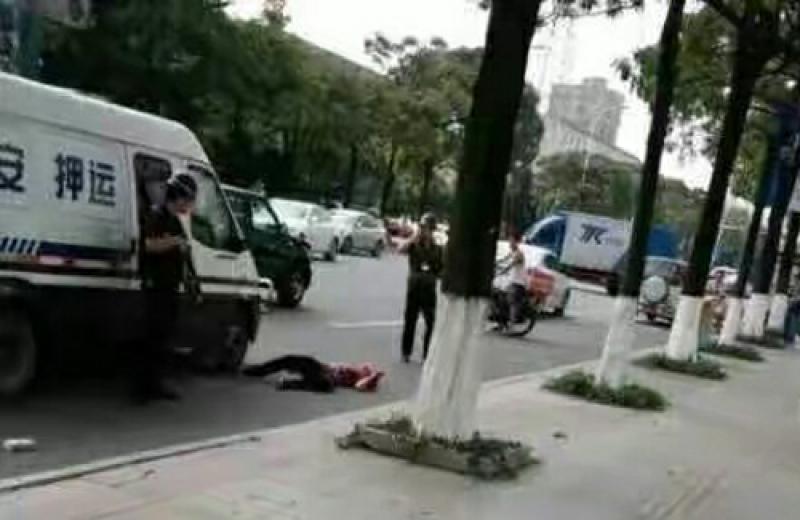 莞汉追砸运钞车被击毙