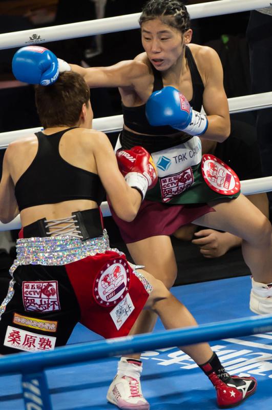 中国女将蔡宗菊30日晚在澳门进行的第五届cctv贺岁杯ibf(国际拳击联合