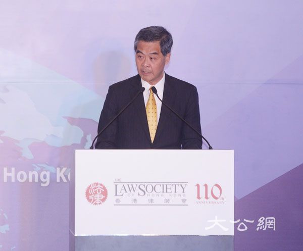 梁振英認為香港是內地和國際法律服務公司的理想合作夥伴
