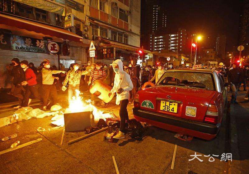 旺暴10被告再訊　警司作供：多人擲磚傷警