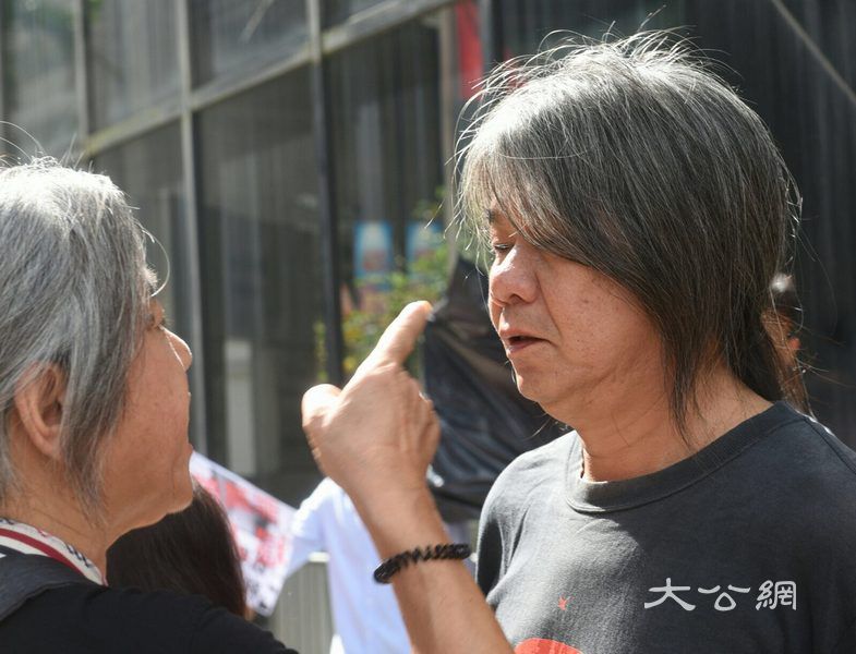 涉秘收黎智英捐款開審　「長毛」遇示威者捱轟