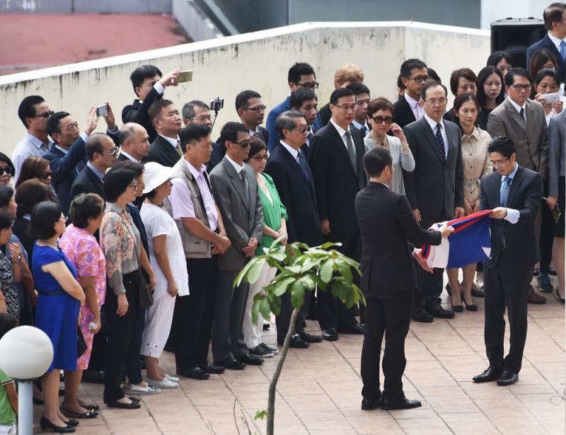 图「台驻巴大使馆」当地时间十四日降旗撤馆 法新社