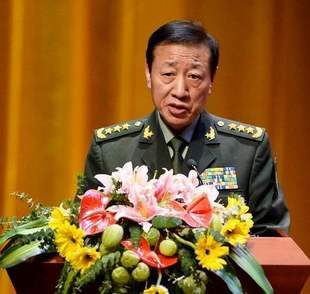 南部戰區司令員政委：駐軍是守衛香港「定海神針」