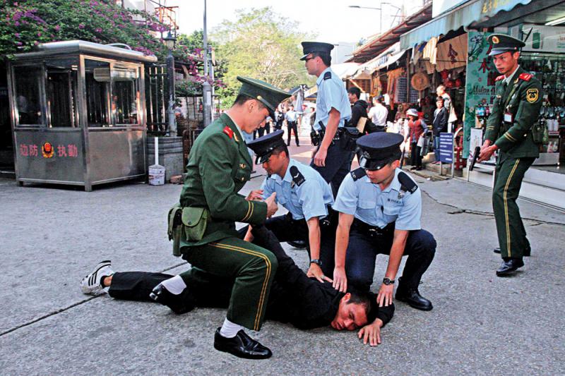图:广东边防六支队与香港警察合作无间  广东边防供图