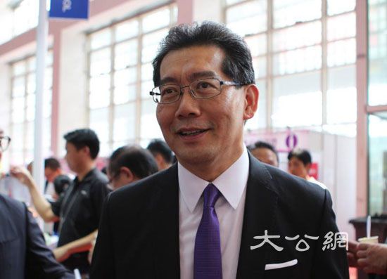 一天往返京港撐工展會 蘇錦樑讚香港產品「好抵」