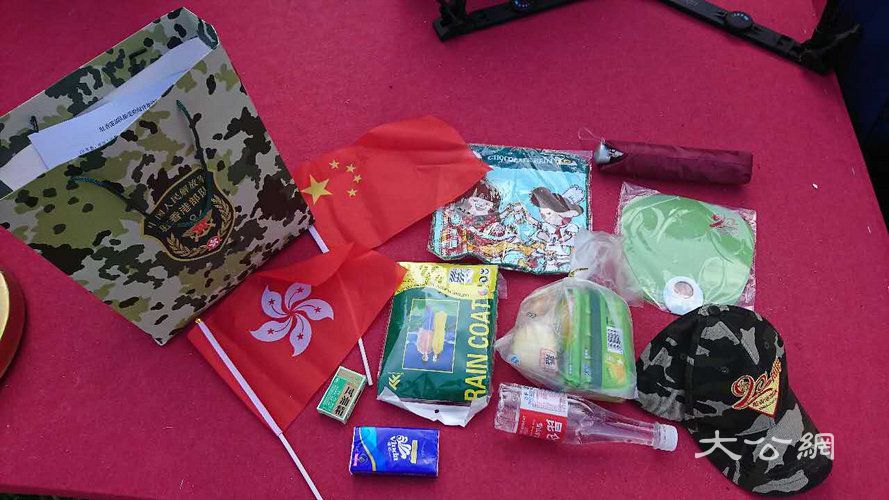有圖｜駐港部隊為來賓準備貼心「小禮包」