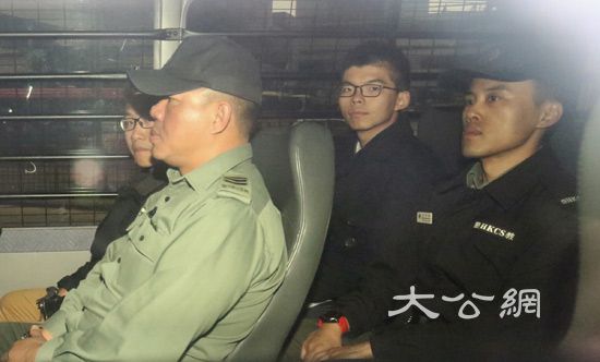 藐視法庭案申請上訴保釋  黃之鋒獲批 黃浩銘被拒