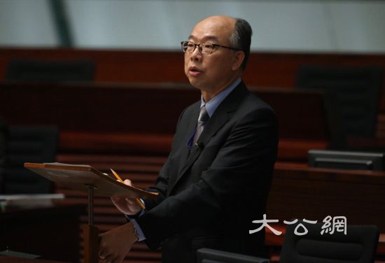 陳帆：政府積極考慮在港珠澳大橋人工島上蓋提供泊車位