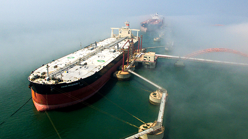 中国原油期货挂牌上市后 首船期货原油在大连港入库