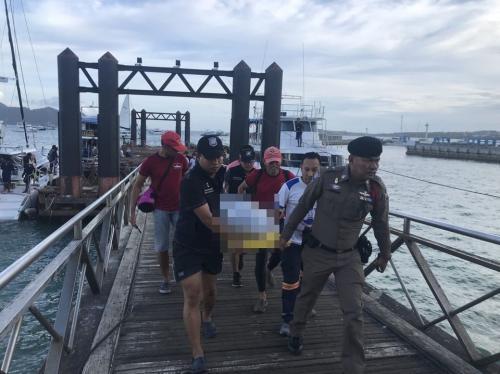 中国游客在泰国海边玩时被大浪拍下岸 致1死2伤
