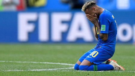 巴西借伤停补时击败哥斯达黎加 内马尔掩面而泣