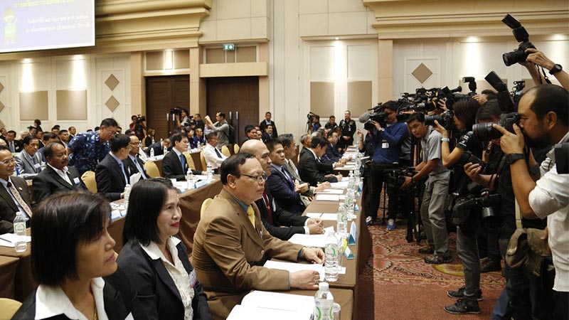 泰國政府邀70多個黨派開會討論大選 會前手機全被沒收