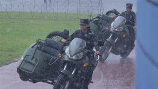 昂船洲军营开放 官兵：雨中听市民鼓掌深感自豪