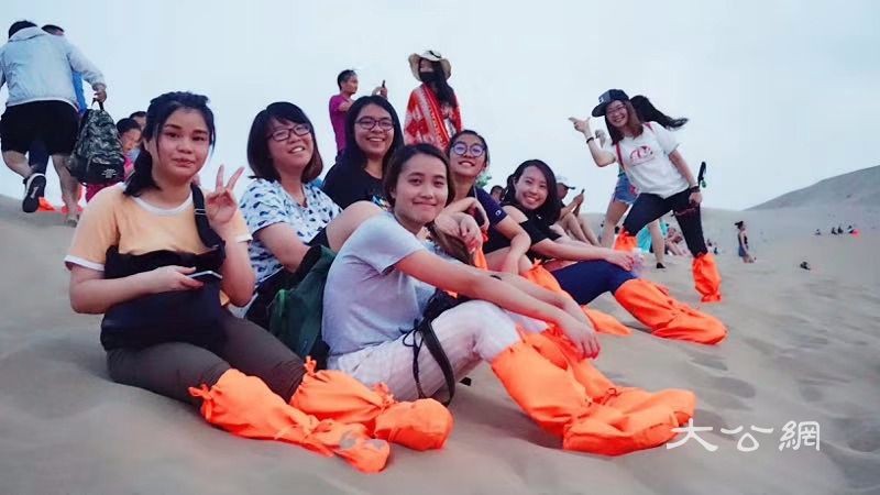 港生鸣沙山体验丝路风情