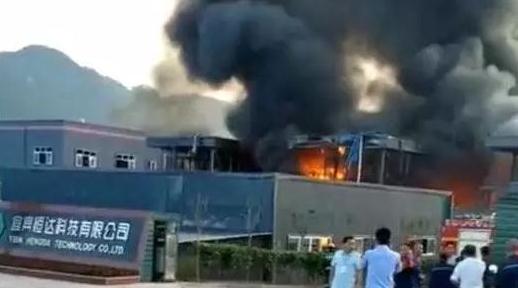 四川江安县一工业园区发生爆燃事故 已致19人死亡