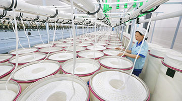 纺织企业对美国市场依存度有限 建海外工厂规避风险 
