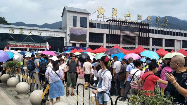 洛阳白云山发出人潮预警，7月26日接待超一万人！