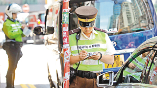 警方以摄录机协助打击交通违例 8月1日起在全港推行
