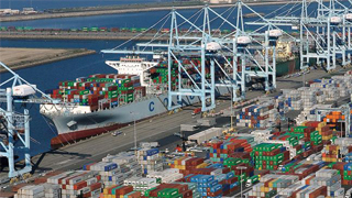 洛杉矶市长：贸易战令洛杉矶港及长滩港两成港口货运受威胁