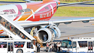 ﻿台当局拟“自残式”报复更名外航 国民党批“惩罚自己人”