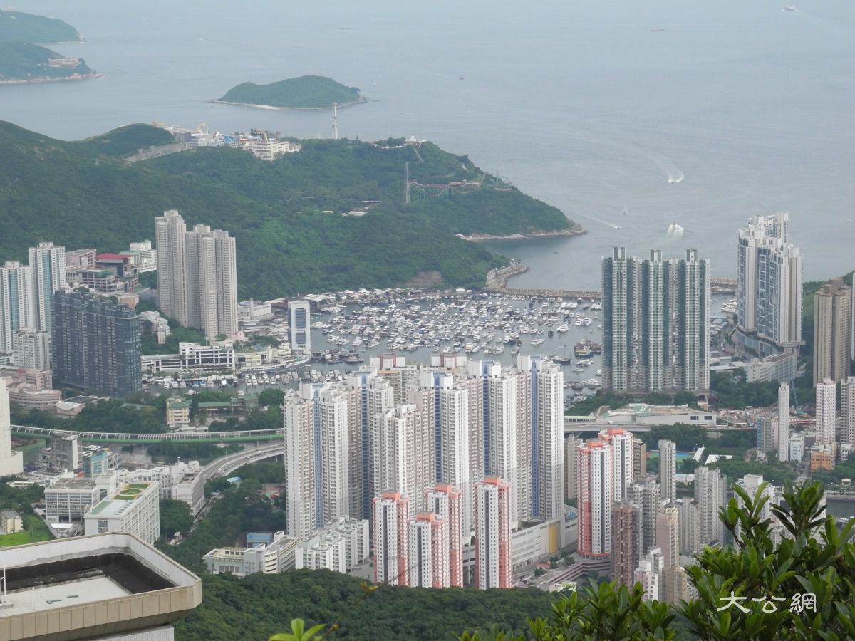 宗数跌幅最多的五个区份,港岛占一个,九龙及新界各占两个.