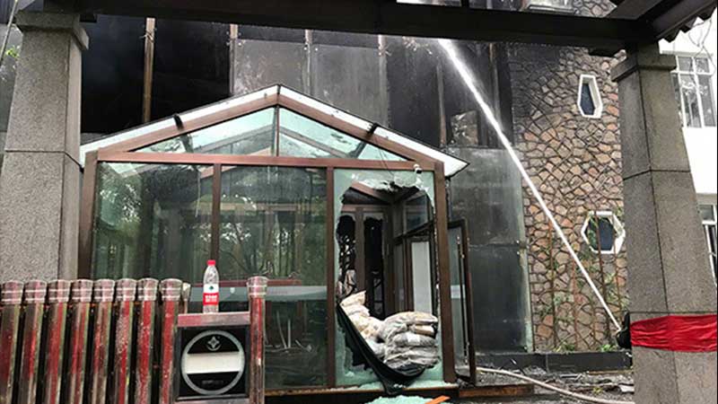 哈尔滨北龙温泉休闲酒店发生火灾 现场18死19伤