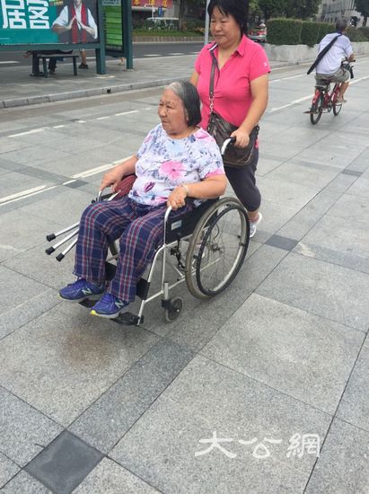 白领：赡养父母年支出3万元 盼减税缓压力