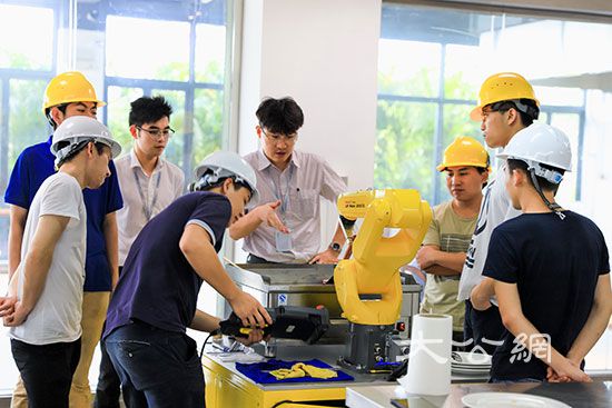 碧桂园进军智能制造 5年时间打造机器人产业生态圈