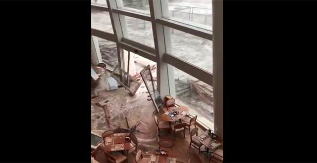 深圳大梅沙喜来登酒店海水冲破门窗灌入室内 无人员伤亡