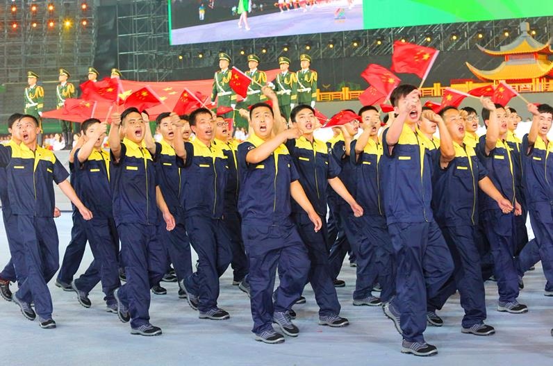 扬州协鑫光伏代表全省职工列队第十九届江苏省运会