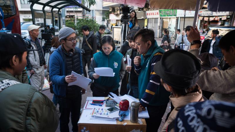 图:梁永豪拍摄毕业作品《阿凤》在街上取景情况香港演艺学院供图