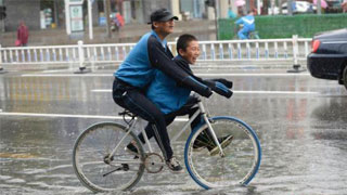 东北新疆降温显著 两广局地将有暴雨
