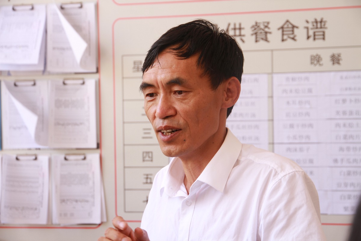 长顺四中校长万雨表示,营养餐为学生成长带来的变化很明显.