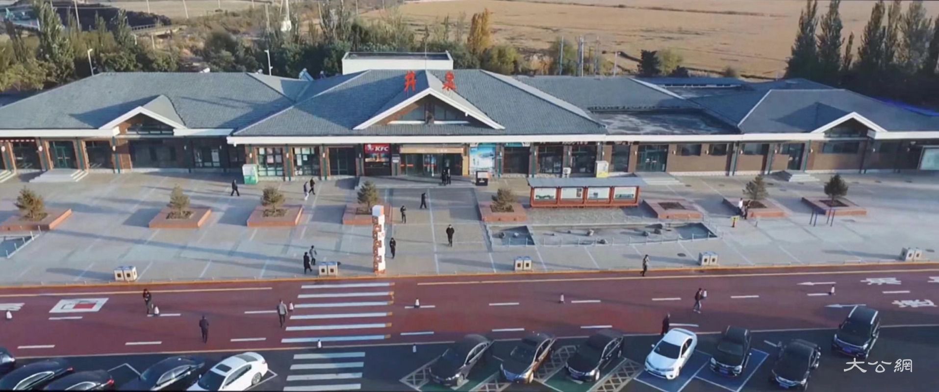 长图曾被称为「神州第一路」的沈大高速公路井泉服务区,是现代高速路