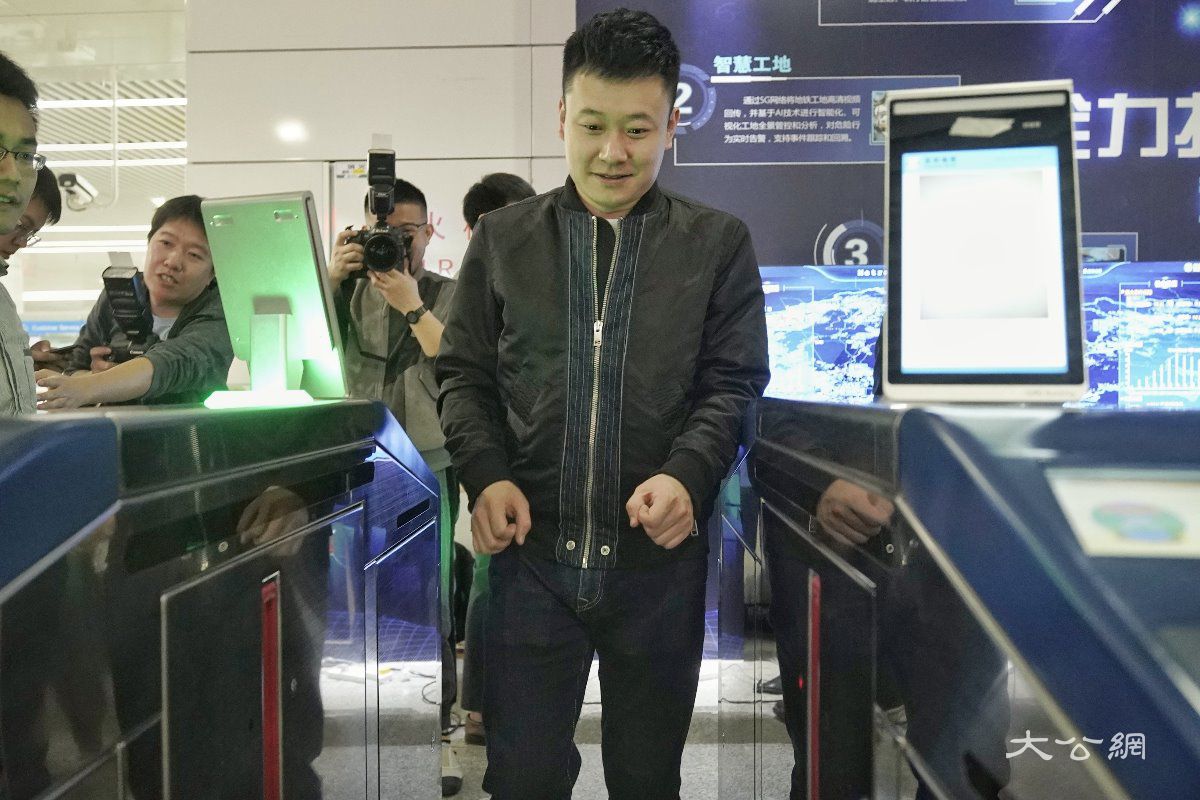 未来可刷脸坐地铁深圳首个5GAI