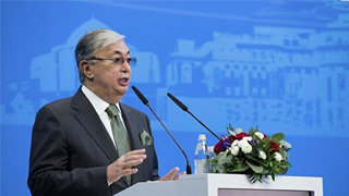 哈萨克斯坦新任总统宣誓就职 曾担任联合国副秘书长 