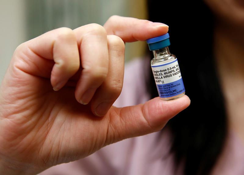 疫苗短缺三类高危人士优先接种 三万剂疫苗下月中抵港