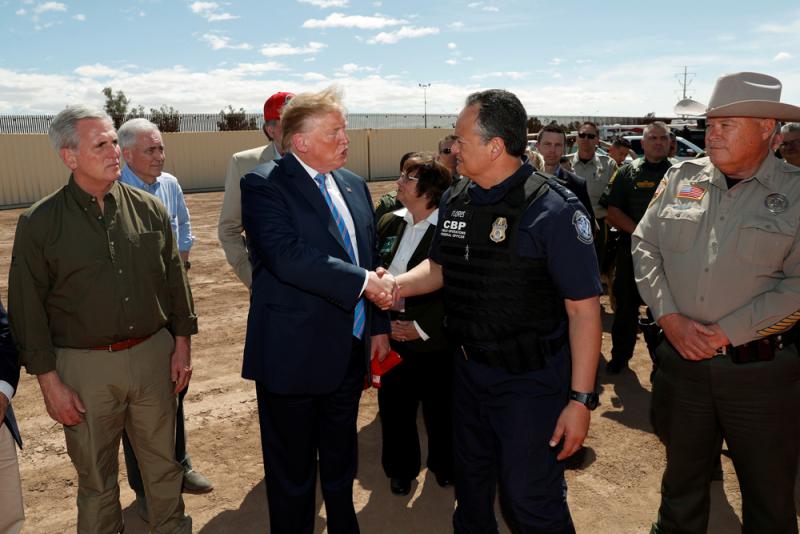 特朗普視察邊境牆 喊話趕移民回家