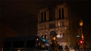 巴黎消防員：巴黎圣母院大火已全面撲滅