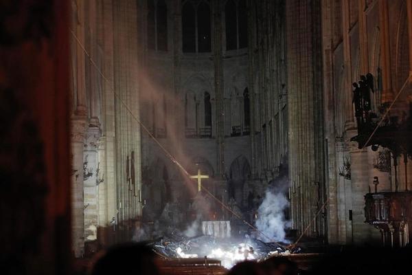 巴黎圣母院大火重要文物完好无损