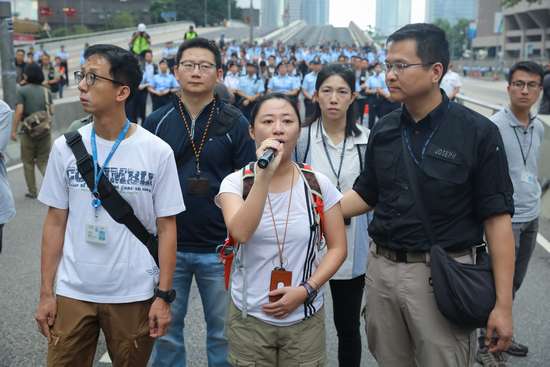 香港金鐘交通逐漸恢復 市民望社會和平理性
