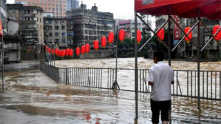 暴雨袭粤 广州市7个区红色暴雨预警生效