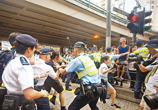 盧偉聰晤警隊4工會 承諾嚴肅跟進示威者暴行