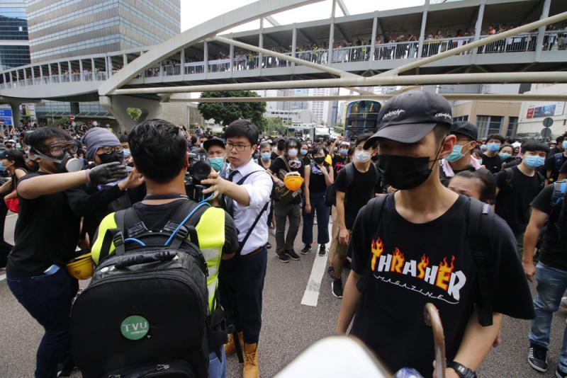資深傳媒人批評示威者破壞新聞自由