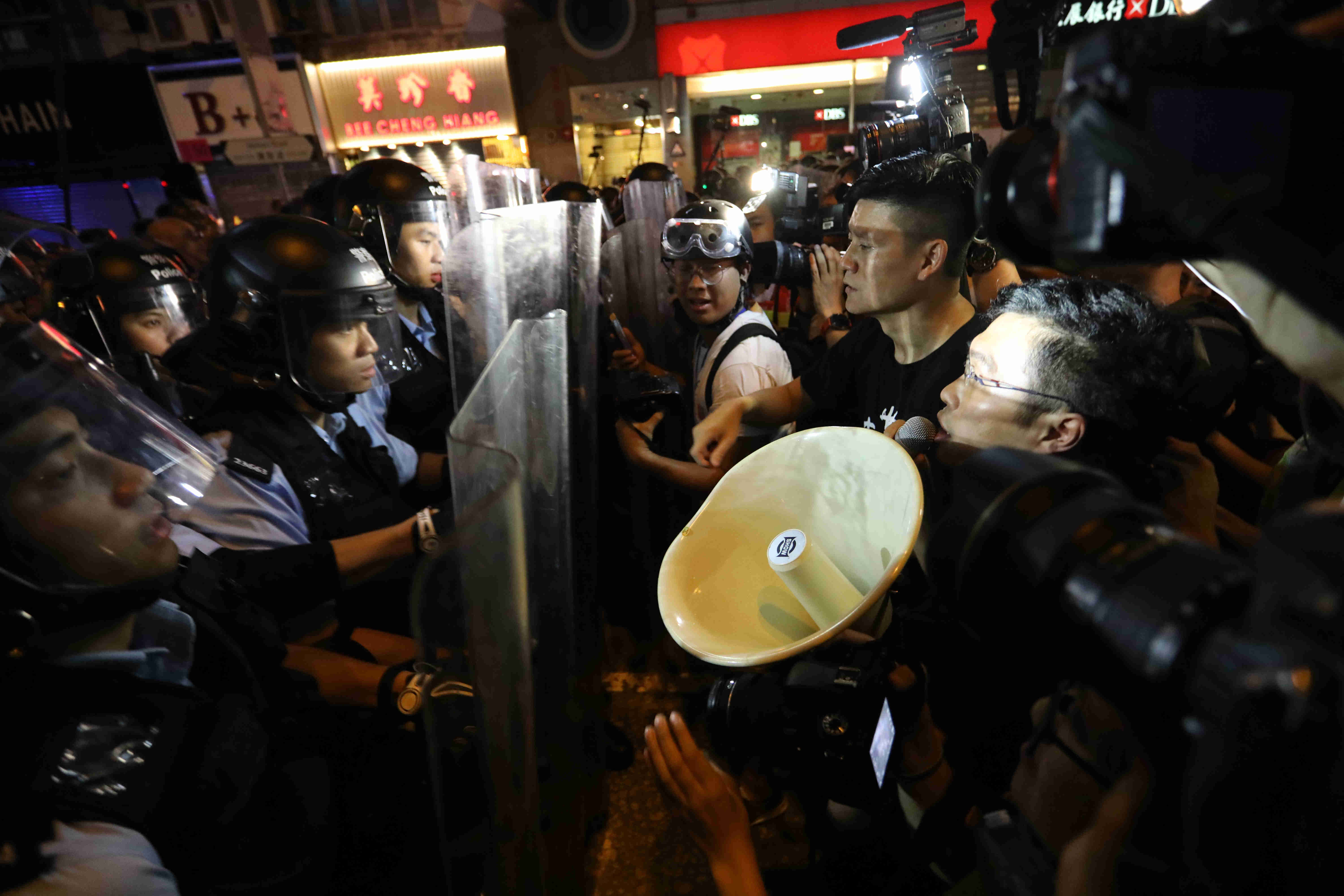 香港警方批個別立法會議員阻礙警員執行職務